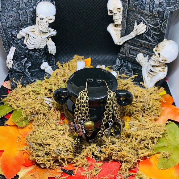 EARRINGS - Picture 1 of 3